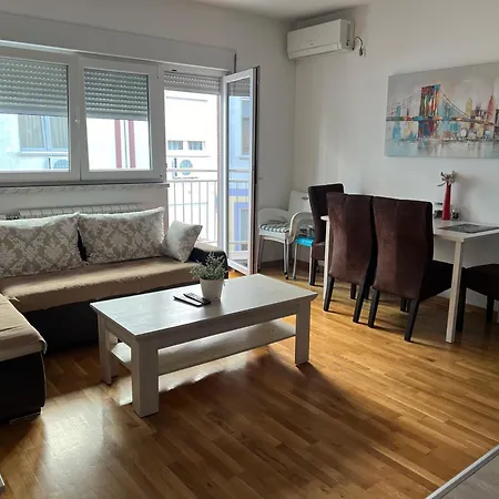 Leonis Apartment