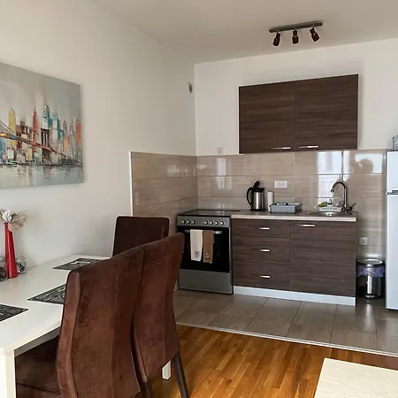 Leonis Apartman *