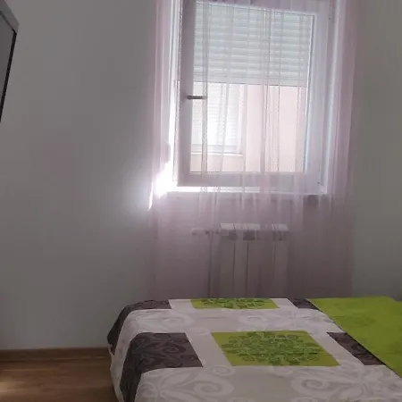 Leonis Apartment
